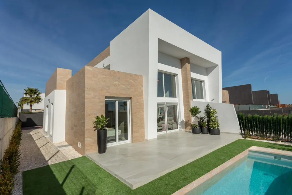 Casa adosada Leros: comodidad contemporánea en La Finca Resort
