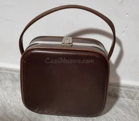 Maleta antigua con cerradura y llave