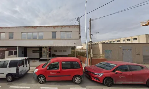 MARAVILLOSA NAVE INDUSTRIAL en Calle Artesans 11A de Valls (Tarragona)