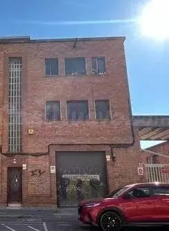 SE VENDE NAVE OKUPADA EN HOSPITALET DE LLOBREGAT