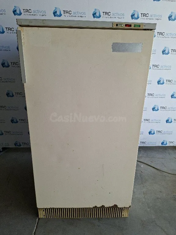 Congelador vertical blanco compacto en L’Aldea - foto 2