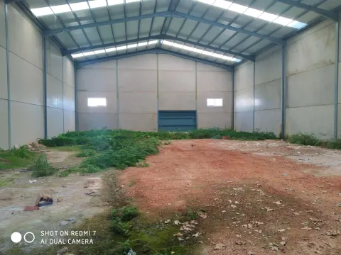 Nave con patio en polígono las Arenas