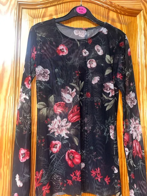 Top floral manga larga